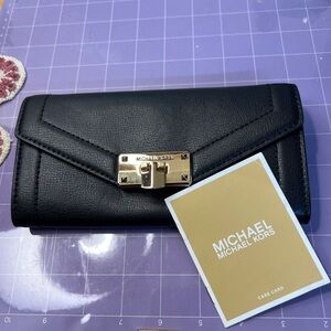 Michael Kors Kinsley Carryall Leather Wallet